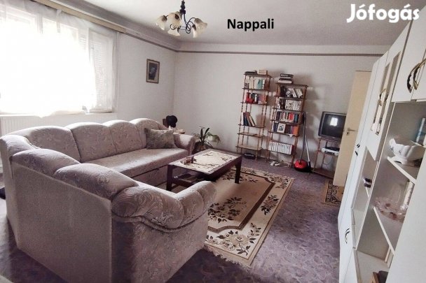 190m2, 84,9M, Bp mellett, kétszintes kertes ház, erdők közt