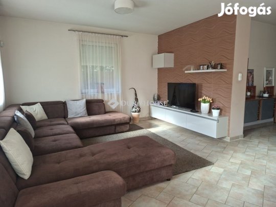 193 nm-es ház eladó Nagytarcsa