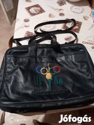 1956 -os relikvia, olimpián részt vevó úszó válltáskája