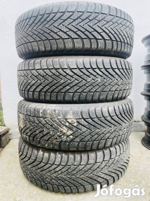 195/ 50 R15 Pirelli Cinturato Winter téligumi