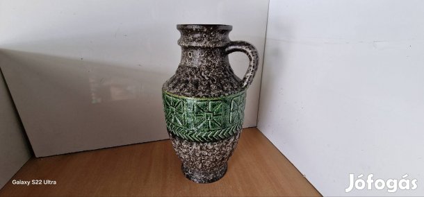 1960-as német láva kancsó