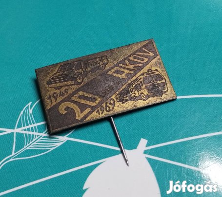 1969-es retró Tefus kitűző. 