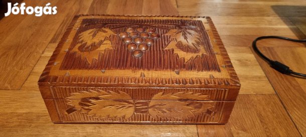 1979-es orosz faragott díszdoboz, tároló 