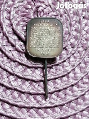 1982 ezüst Fifa kitűző