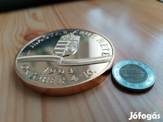 1993-as aranyozott emlékérem Magyar Áruk Hete Centrumáruházak