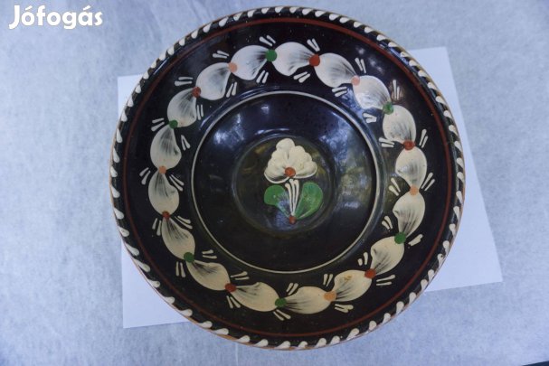 19 cm.-es mély fali dísztányér eladó