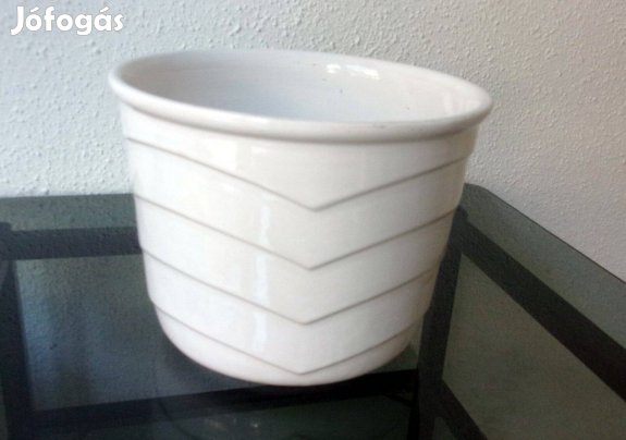 19 cm átmérőjű kerámia kaspó virágtartó Újpest központ közelében