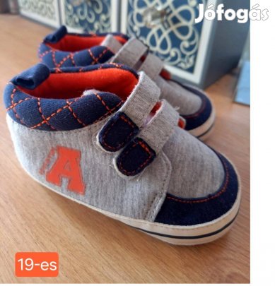 19-es kisfiú cipő