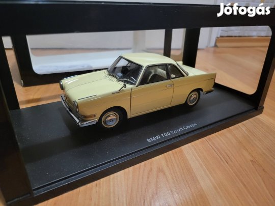 1:18 1/18 Autoart BMW 700 modellautó