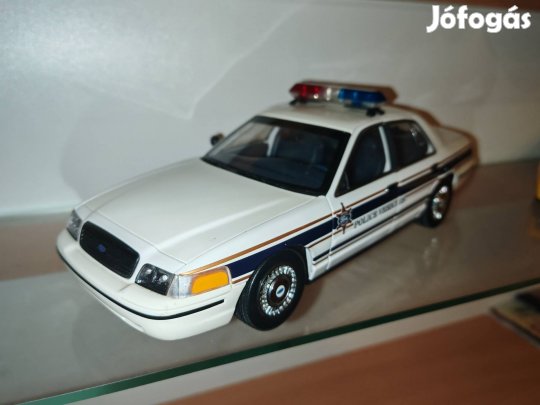 1:18 1/18 Autoart Ford Crown Victoria modellautó