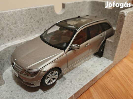 1:18 1/18 Autoart Mercedes C-Klass modellautó
