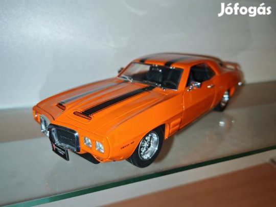 1:18 1/18 Road Signature Pontiac Firebird Trans Am modellautó 