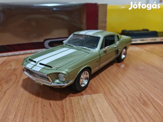 1:18 1/18 Road Signature Shelby GT-500 KR modellautó