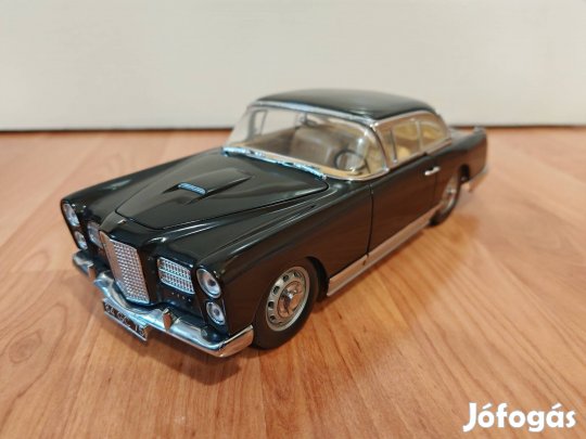 1:18 1/18 Sun Star Facel Vega modellautó