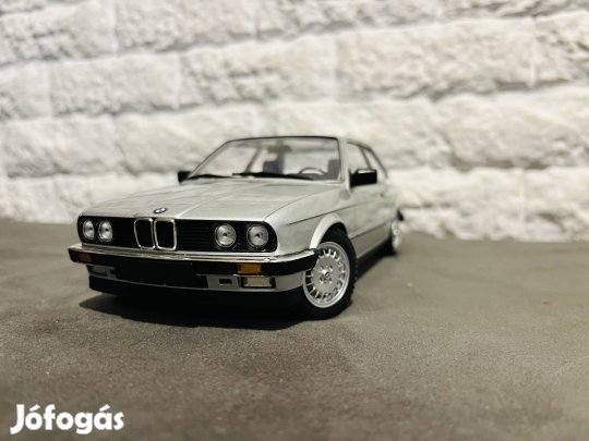 1:18 BMW 323i e30 Minichamps 1/18 autó Modell