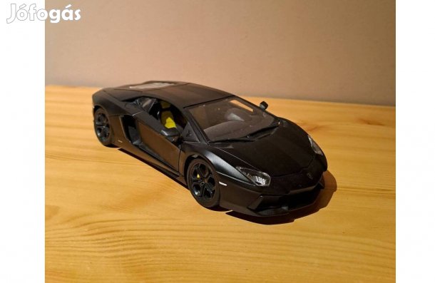 1:18 Burago Lamborghini Aventador modell