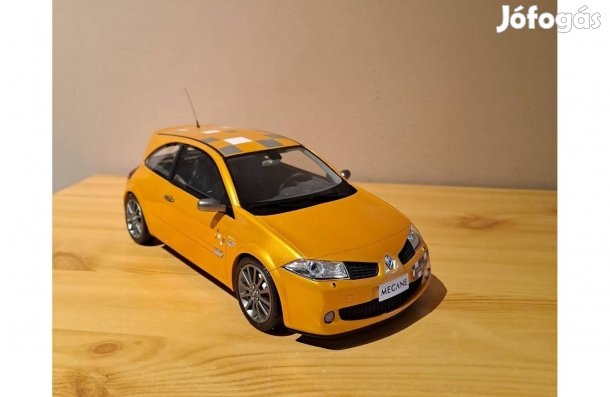 1:18 Ottomobile Renault Megane II RS modell