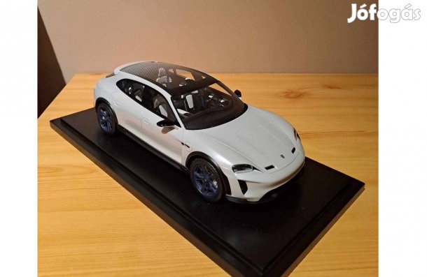 1:18 Spark Porsche E-Cross Turismo modell