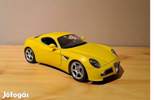 1:18 Welly Alfa Romeo 8C modell