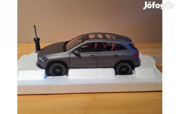 1:18 Z-models Mercedes GLA modell