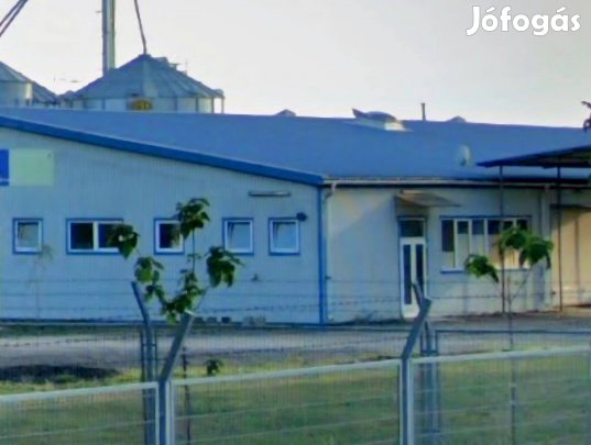 1.2 hektár területen telephely, gyárépület eladó