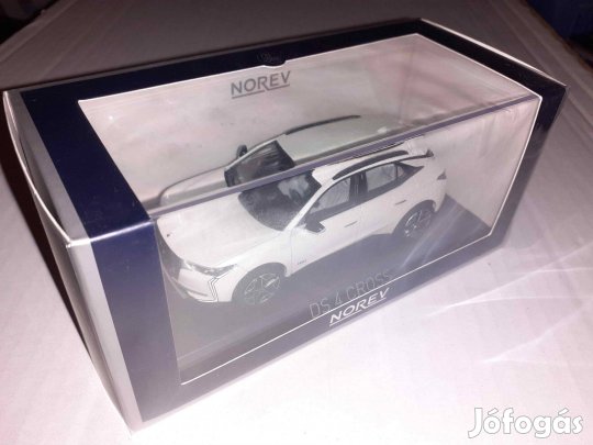 1/43 Norev DS 4 Cross gyöngyházfehér