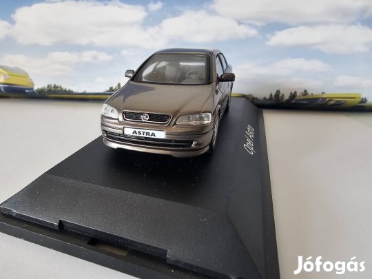 1:43  1/43 opel Astra G sedan