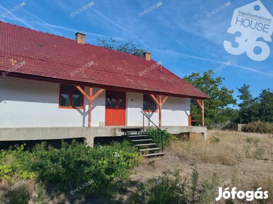 1,5 HA szabadság - szépítésreváró családiház Bugacon!