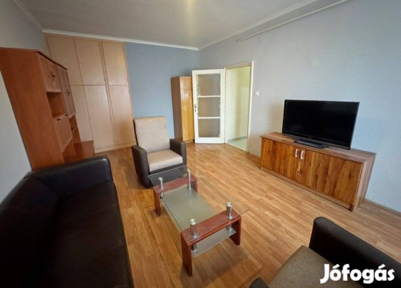 1,5 szobás, erkélyes, bútorozott, gépesített lakás kiadó Nyíregyházán!