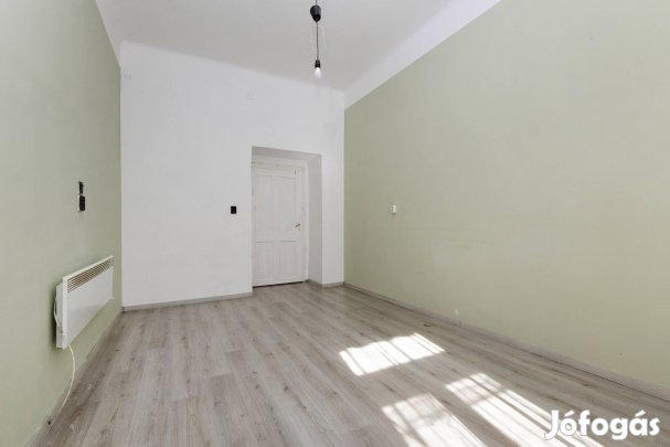 1,5 szobás, földszinti lakás a 8. kerületben eladó!