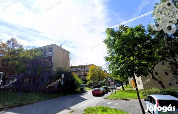 1,5 szobás földszinti lakás eladó Kecskeméten! Szuper befektetés!