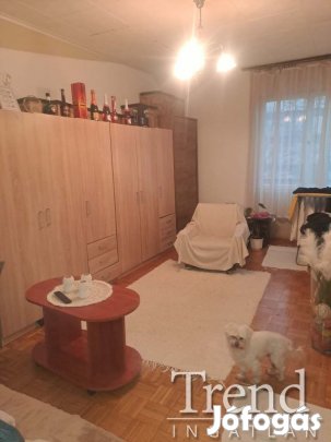 1. emeleti lakás eladó a Táncsics M. utcában.