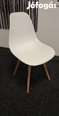1 db. fehér szék (Korvin)