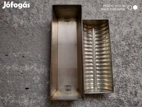 1 db kalács, kenyérforma, 1 db őzgerinc forma