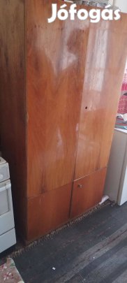 1 db lakozot szekrény