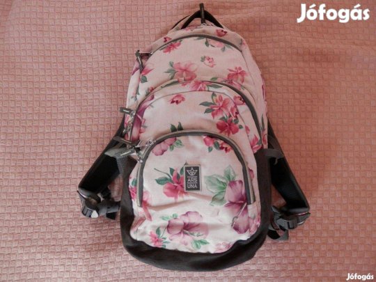 1 éves hibátlan Ars Una iskolatáska 15.000Ft-ért ujpesten eladó!