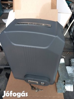 1 éves úszókapu motor