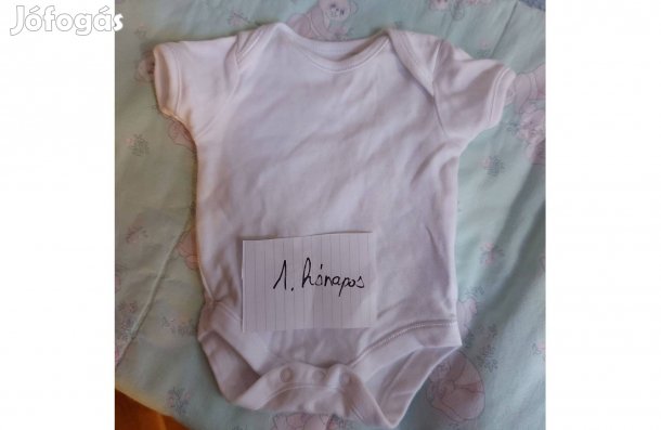 1 hónapos kisbabának fehér body eladó