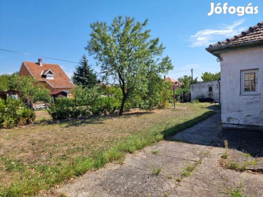 1 km-re a Balatontól, Vonyarcvashegy csendes részén