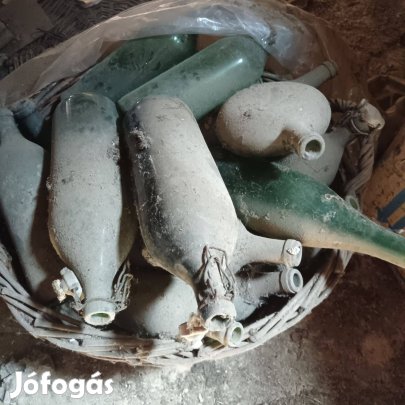 1 kosár zöld boros - paradicsomlé 1 - 1,5 L régi csatos üveg szett ár