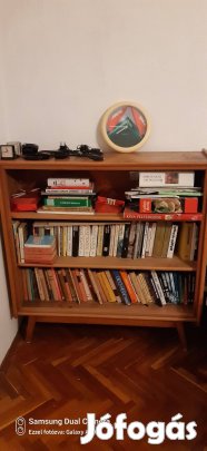 1 m X 1 m-es könyvesszekrény eladó