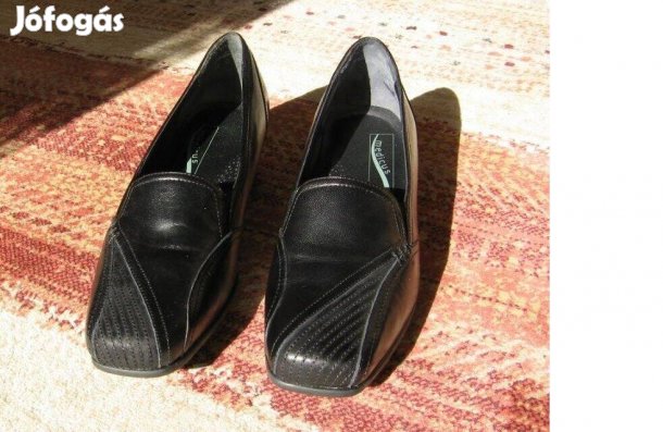 1 pár teljesen újszerű, nem használt, női, elegáns, fekete bőrcipő