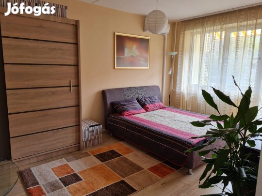 1 szobás, II. emeleti lakás cseréptetős házban, Zuglóban