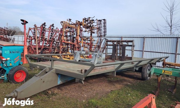 1 tengelyes bálaszállító pótkocsi