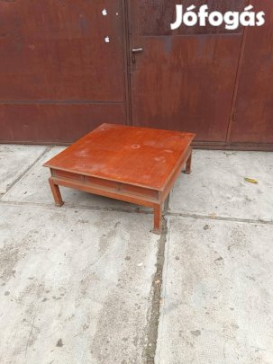 1x1 méteres Dohányzóasztal eladó 