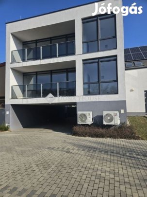 2000-ben épült irodaház az Apafi utcában!