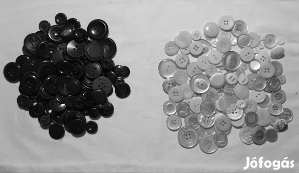200 db fekete-fehér gomb