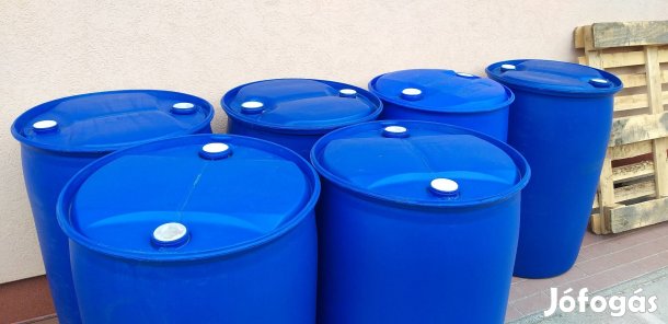 200 l-es műanyaghordó