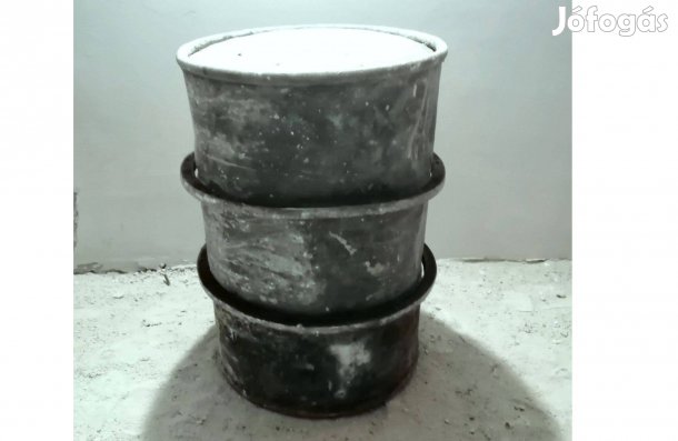 200 literes olajoshordó eladó