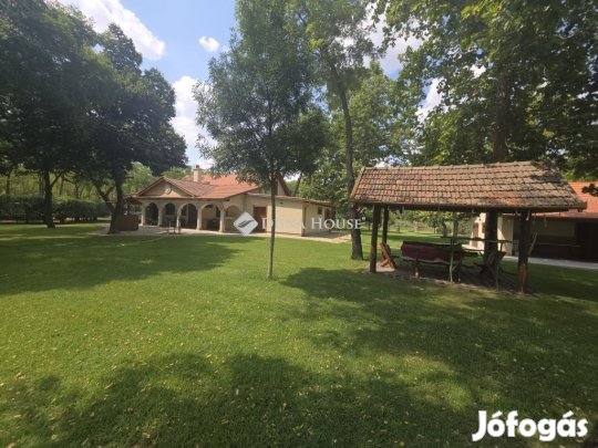 200 nm-es ház eladó Tiszakécske